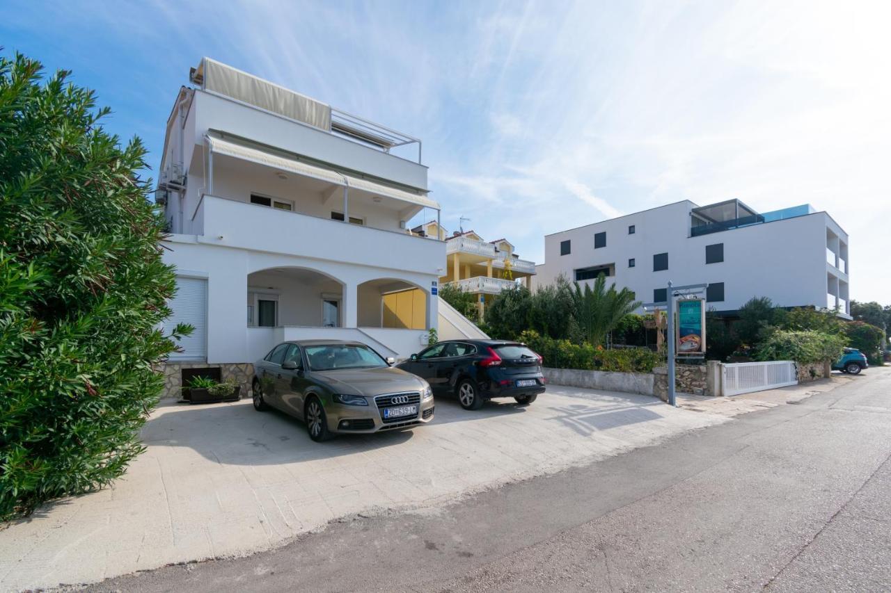 Apartments By The Sea Mandre, Pag - 4093 Kolan Eksteriør bilde