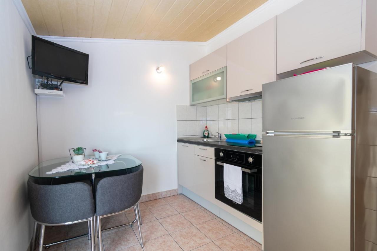 Apartments By The Sea Mandre, Pag - 4093 Kolan Eksteriør bilde