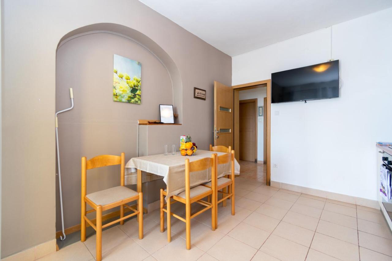 Apartments By The Sea Mandre, Pag - 4093 Kolan Eksteriør bilde